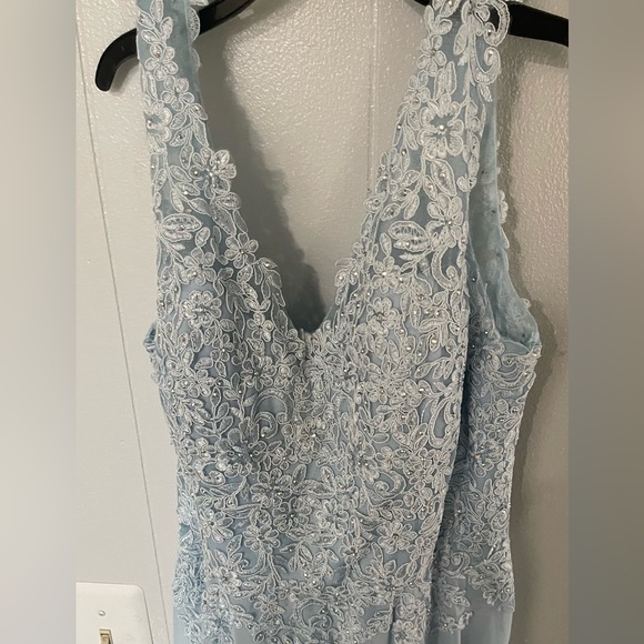 Light blue ball gown - Picture 3 of 3